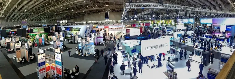 CCUG Brasília exhibition hall — booths with compliance, power maps and protocol routes