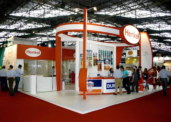 Estande corporativo da Henkel em feira, cenografia e montagem Mobicom